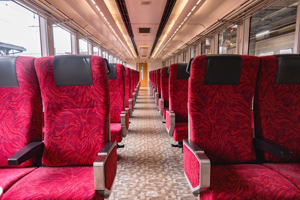 青森旅行提案 | 搭上五能線「リゾートしらかみ」絕景列車，邂逅白神山地的森之精靈與鯵ヶ沢夢幻海邊溫泉！ @偽日本人May．食遊玩樂