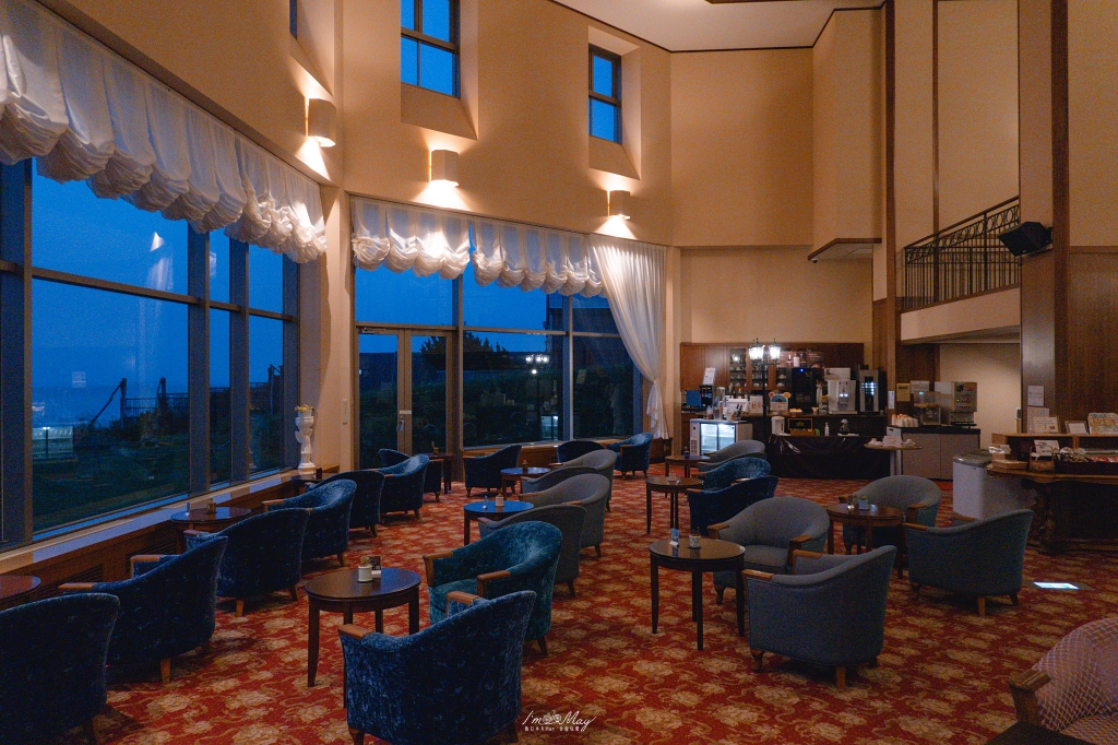 青森住宿推薦 | 鰺ヶ沢 Hotel Grand Mer 山海莊 : 酒水自助餐喝到飽！絕美日本海夕陽與神祕化石溫泉 @偽日本人May．食遊玩樂