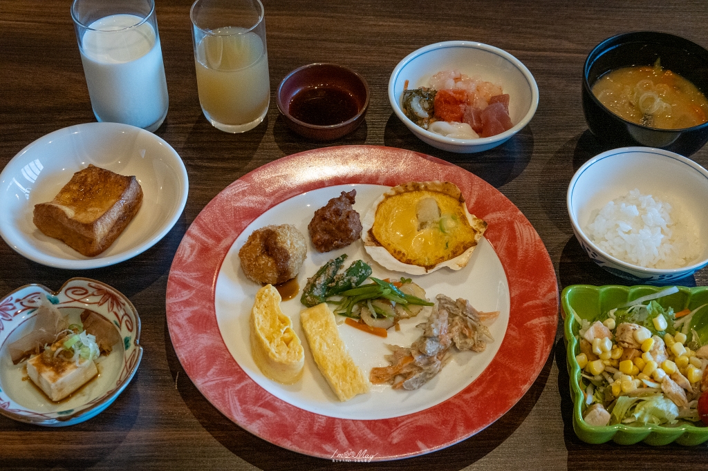 青森住宿推薦 | 鰺ヶ沢 Hotel Grand Mer 山海莊 : 酒水自助餐喝到飽！絕美日本海夕陽與神祕化石溫泉 @偽日本人May．食遊玩樂