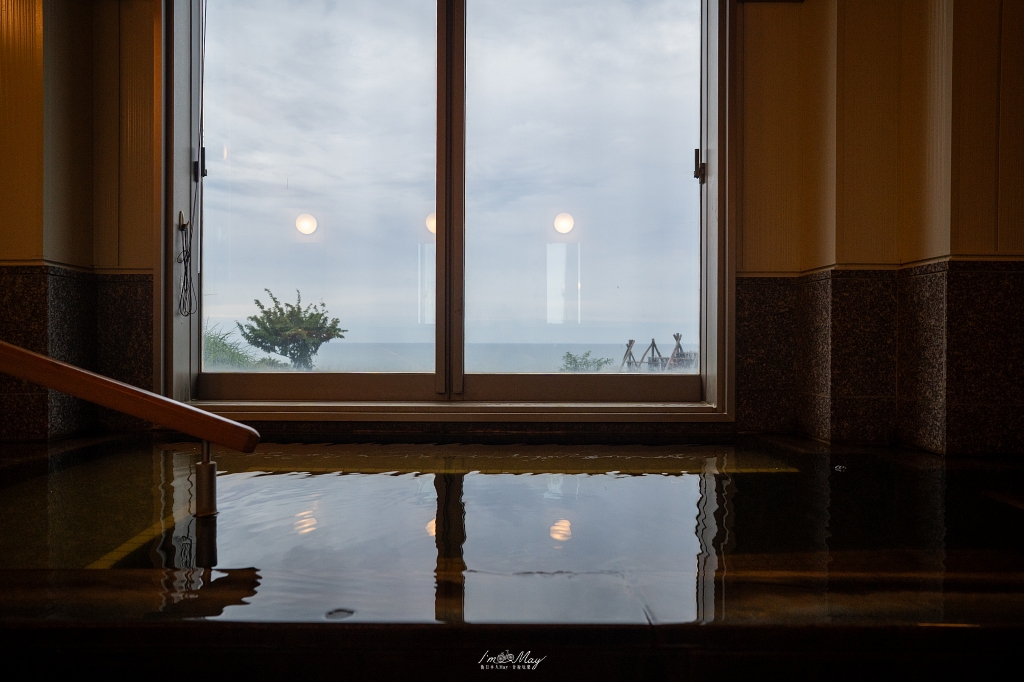 青森住宿推薦 | 鰺ヶ沢 Hotel Grand Mer 山海莊 : 酒水自助餐喝到飽！絕美日本海夕陽與神祕化石溫泉 @偽日本人May．食遊玩樂