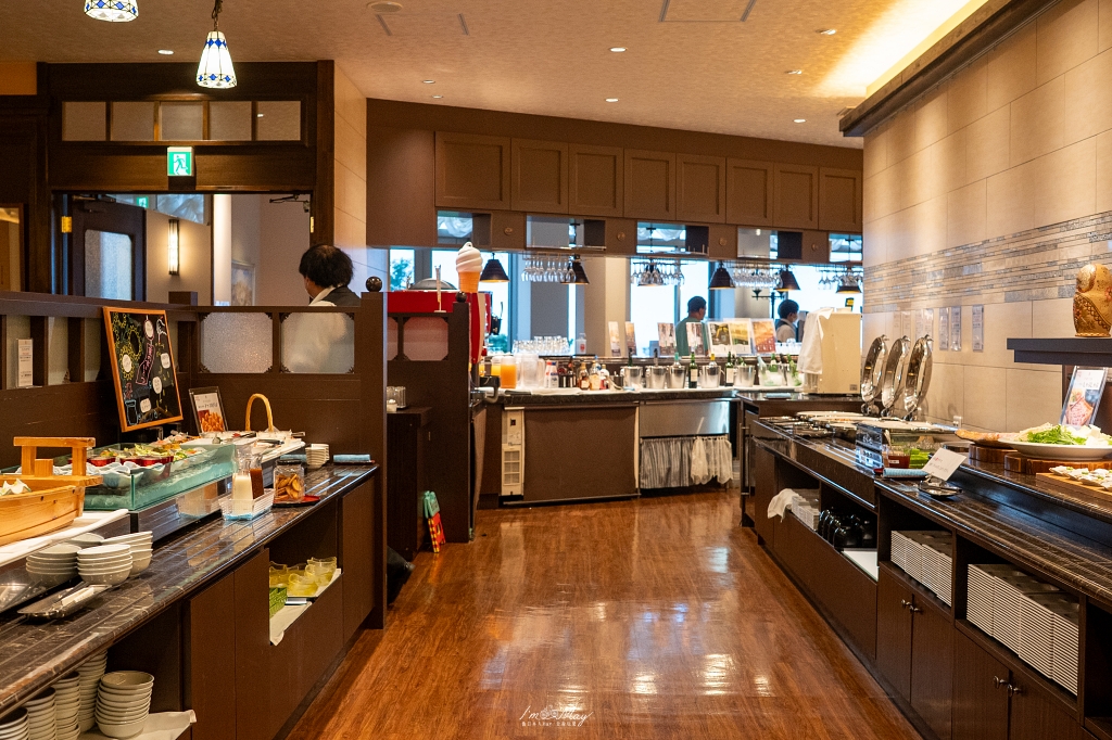 青森住宿推薦 | 鰺ヶ沢 Hotel Grand Mer 山海莊 : 酒水自助餐喝到飽！絕美日本海夕陽與神祕化石溫泉 @偽日本人May．食遊玩樂