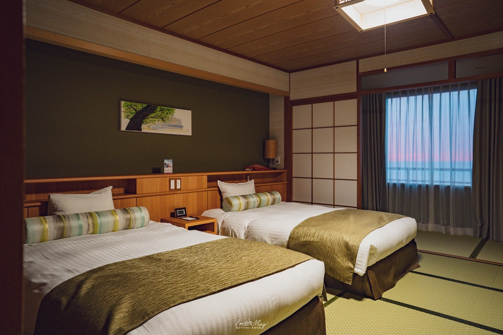 青森住宿推薦 | 鰺ヶ沢 Hotel Grand Mer 山海莊 : 酒水自助餐喝到飽！絕美日本海夕陽與神祕化石溫泉 @偽日本人May．食遊玩樂