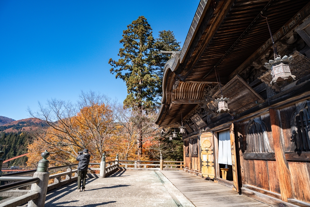 福島攝影記錄 | 奧會津柳津町：岩壁上最絢爛的秋季色彩：福満虚空藏菩薩霊巌山 圓藏寺 (Enzoji Temple)，捕捉只見川畔的錦秋之美 @偽日本人May．食遊玩樂