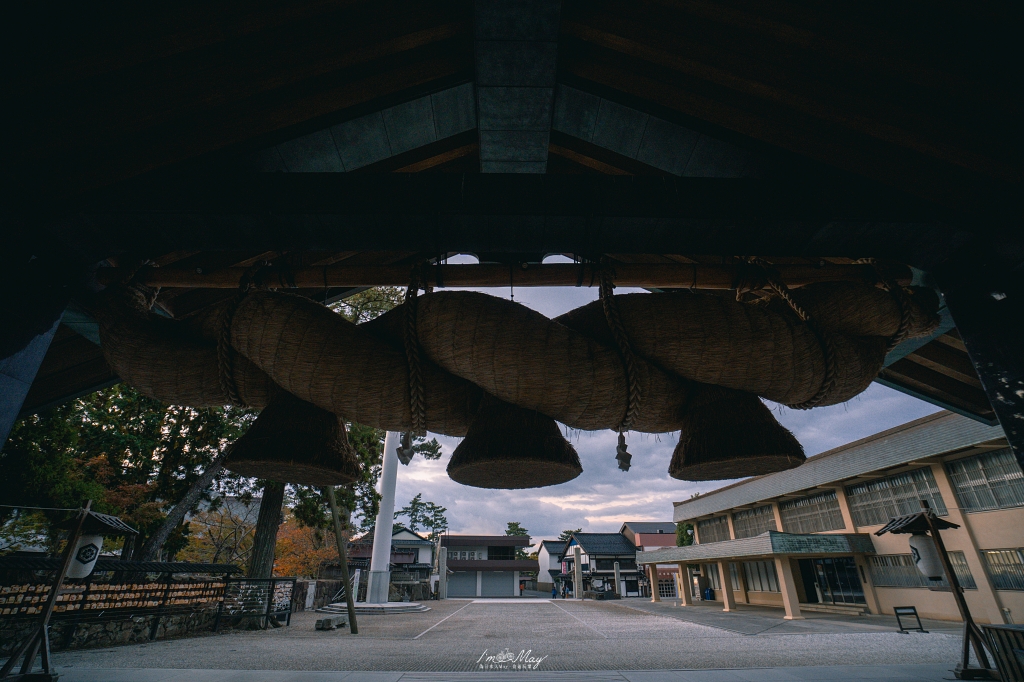 島根攝影記錄｜造訪結緣的聖地：出雲大社「神在月」限定，捕捉清晨空景與夜晚朱紅的結緣之美 @偽日本人May．食遊玩樂