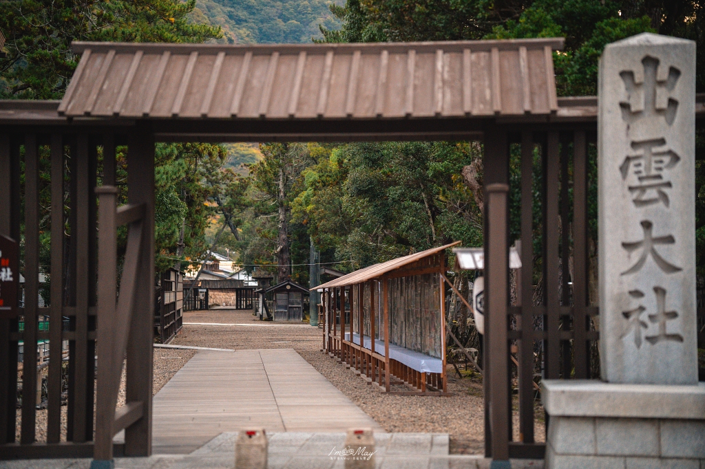 島根攝影記錄｜造訪結緣的聖地：出雲大社「神在月」限定，捕捉清晨空景與夜晚朱紅的結緣之美 @偽日本人May．食遊玩樂