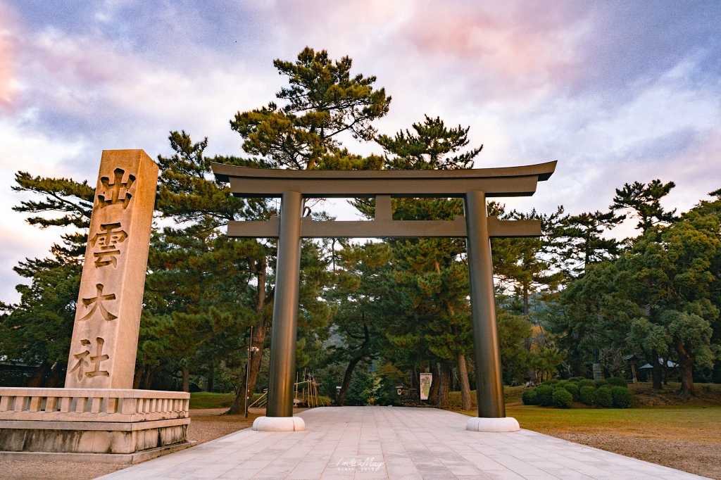 島根攝影記錄｜造訪結緣的聖地：出雲大社「神在月」限定，捕捉清晨空景與夜晚朱紅的結緣之美 @偽日本人May．食遊玩樂