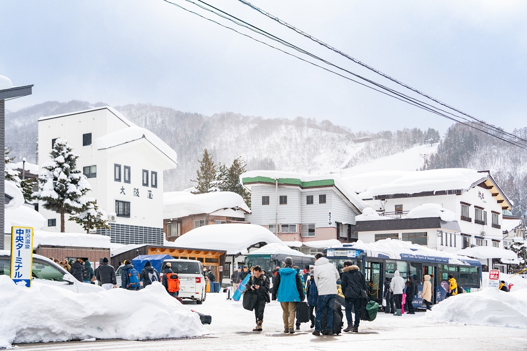 【日本鐵道攝影】尋找雪國的另一種純粹：JR 飯山線，捕捉千曲川畔的寂靜光影 @偽日本人May．食遊玩樂