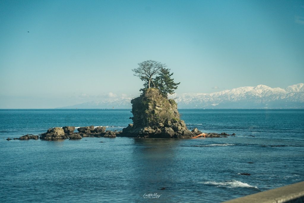 富山攝影點記錄|雨晴海岸:與海上立山連峰的冬季邂逅,捕捉冰見線列車駛進絕景的夢幻瞬間,一場考驗運氣與耐心的記錄 @偽日本人May.食遊玩樂 富山攝影點記錄|雨晴海岸:與海上立山連峰的冬季邂逅,捕捉冰見線列車駛進絕景的夢幻瞬間,一場考驗運氣與耐心的記錄 @偽日本人May.食遊玩樂