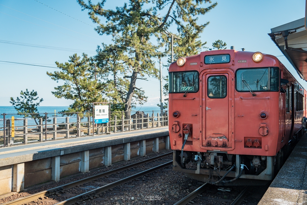 富山攝影點記錄｜雨晴海岸：與海上立山連峰的冬季邂逅，捕捉冰見線列車駛進絕景的夢幻瞬間，一場考驗運氣與耐心的記錄 @偽日本人May．食遊玩樂