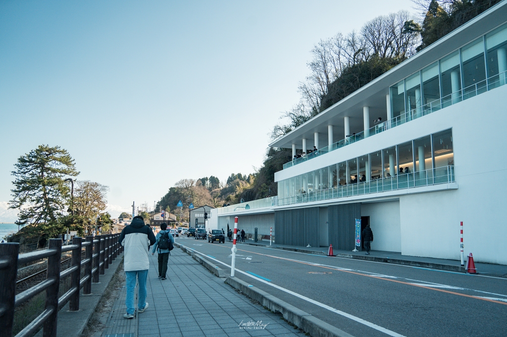 富山攝影點記錄｜雨晴海岸：與海上立山連峰的冬季邂逅，捕捉冰見線列車駛進絕景的夢幻瞬間，一場考驗運氣與耐心的記錄 @偽日本人May．食遊玩樂