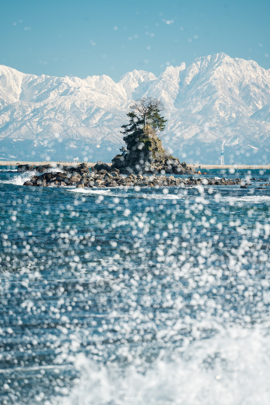 富山攝影點記錄|雨晴海岸:與海上立山連峰的冬季邂逅,捕捉冰見線列車駛進絕景的夢幻瞬間,一場考驗運氣與耐心的記錄 @偽日本人May.食遊玩樂 富山攝影點記錄|雨晴海岸:與海上立山連峰的冬季邂逅,捕捉冰見線列車駛進絕景的夢幻瞬間,一場考驗運氣與耐心的記錄 @偽日本人May.食遊玩樂