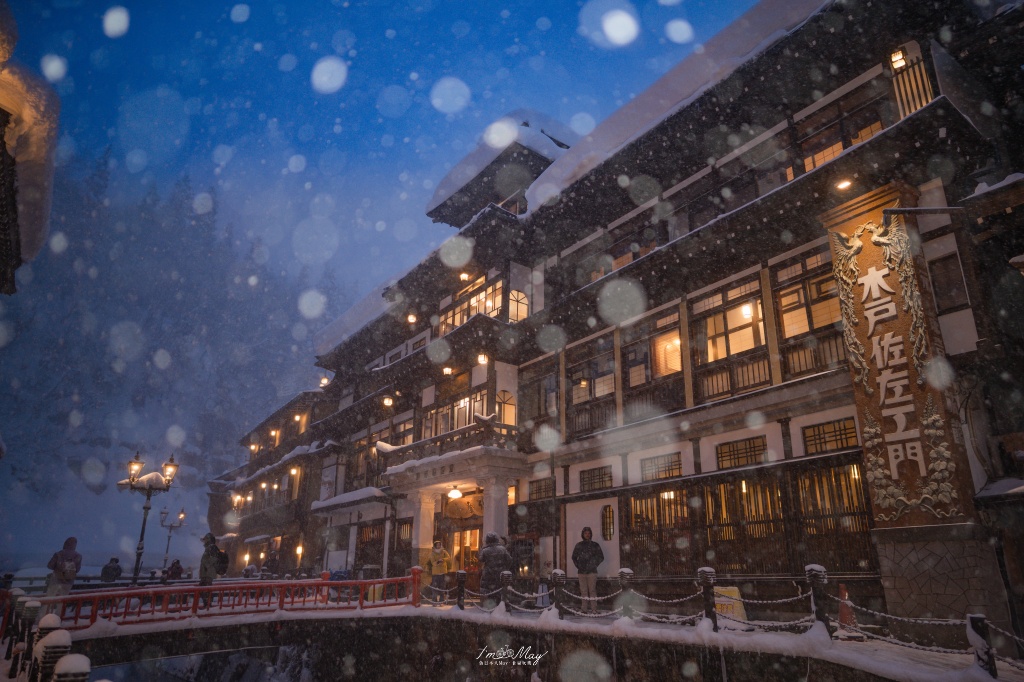 銀山溫泉攝影記錄 | 走進大正浪漫的銀白夢境:從魔幻藍調到寂靜清晨,我的雪國絕景紀錄 @偽日本人May.食遊玩樂 銀山溫泉攝影記錄 | 走進大正浪漫的銀白夢境:從魔幻藍調到寂靜清晨,我的雪國絕景紀錄 @偽日本人May.食遊玩樂