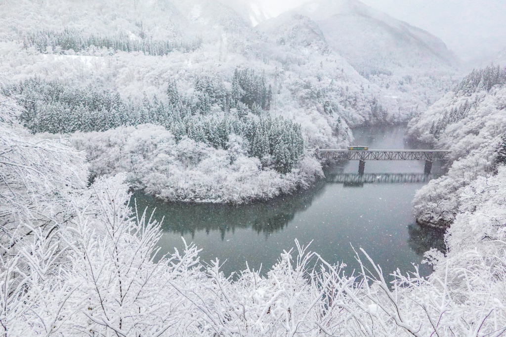 只見線冬季攝影記錄｜跨越數年的銀白記憶，我眼中的「世界最浪漫鐵道」冬日全紀錄，第一到第八鐵橋全制霸、大志集落與私房景點 @偽日本人May．食遊玩樂