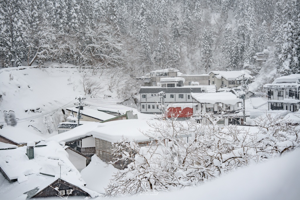 銀山溫泉攝影記錄 | 走進大正浪漫的銀白夢境:從魔幻藍調到寂靜清晨,我的雪國絕景紀錄 @偽日本人May.食遊玩樂 銀山溫泉攝影記錄 | 走進大正浪漫的銀白夢境:從魔幻藍調到寂靜清晨,我的雪國絕景紀錄 @偽日本人May.食遊玩樂