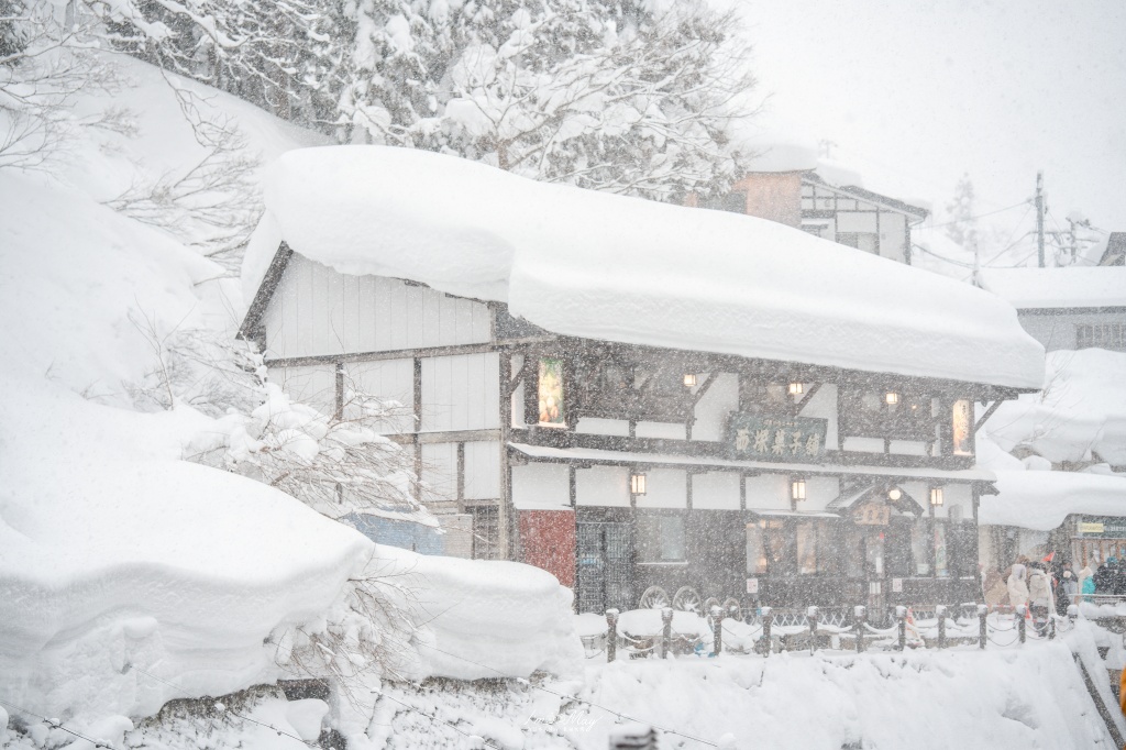 銀山溫泉攝影記錄 | 走進大正浪漫的銀白夢境：從魔幻藍調到寂靜清晨，我的雪國絕景紀錄 @偽日本人May．食遊玩樂