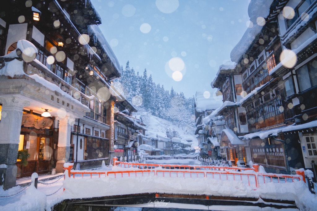 銀山溫泉攝影記錄 | 走進大正浪漫的銀白夢境:從魔幻藍調到寂靜清晨,我的雪國絕景紀錄 @偽日本人May.食遊玩樂 銀山溫泉攝影記錄 | 走進大正浪漫的銀白夢境:從魔幻藍調到寂靜清晨,我的雪國絕景紀錄 @偽日本人May.食遊玩樂