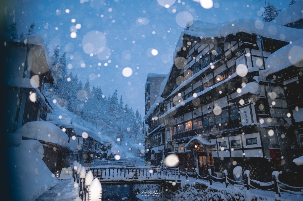 銀山溫泉攝影記錄 | 走進大正浪漫的銀白夢境:從魔幻藍調到寂靜清晨,我的雪國絕景紀錄 @偽日本人May.食遊玩樂 銀山溫泉攝影記錄 | 走進大正浪漫的銀白夢境:從魔幻藍調到寂靜清晨,我的雪國絕景紀錄 @偽日本人May.食遊玩樂