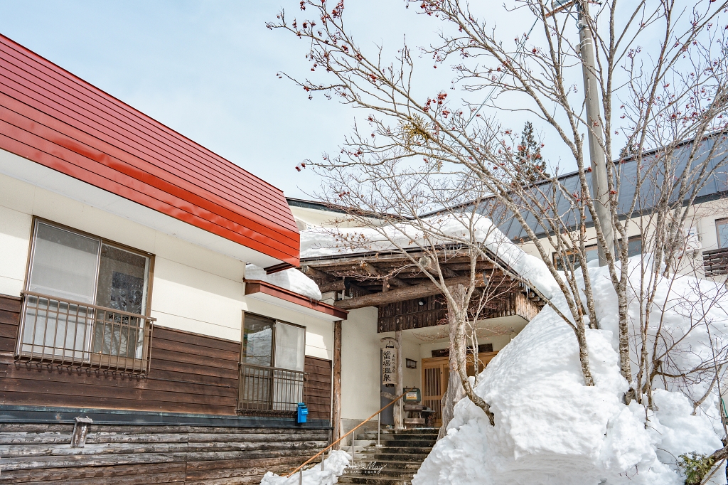 秋田 | 乳頭溫泉巡禮 – 蟹場溫泉：踏過積雪林道，只為隱身原生林中的透明秘湯，感受與自然合一的森林風呂 @偽日本人May．食遊玩樂