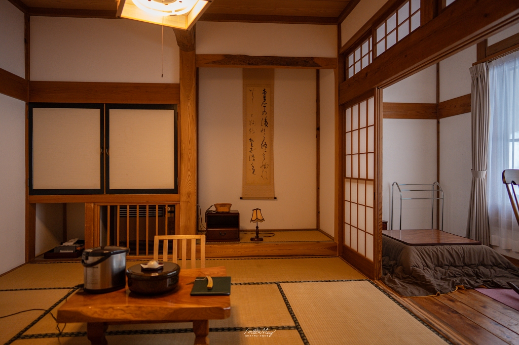 秋田住宿推薦 | 乳頭溫泉鄉：鶴之湯別館「山之宿」，捕捉雪地藍調的完美接駁，在古民家裡獨享圍爐裏炭火料理、獨享免預約貸切風呂 @偽日本人May．食遊玩樂