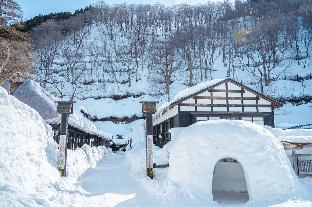 秋田住宿推薦 | 乳頭溫泉鄉：鶴之湯別館「山之宿」，捕捉雪地藍調的完美接駁，在古民家裡獨享圍爐裏炭火料理、獨享免預約貸切風呂 @偽日本人May．食遊玩樂