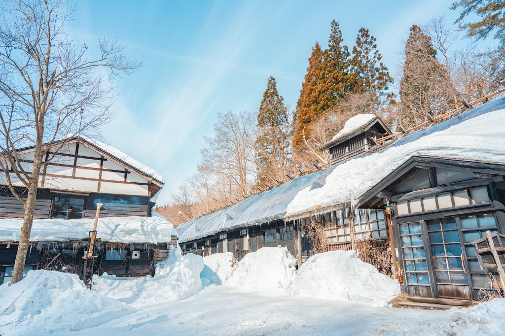 秋田住宿推薦 | 乳頭溫泉鄉：鶴之湯別館「山之宿」，捕捉雪地藍調的完美接駁，在古民家裡獨享圍爐裏炭火料理、獨享免預約貸切風呂 @偽日本人May．食遊玩樂