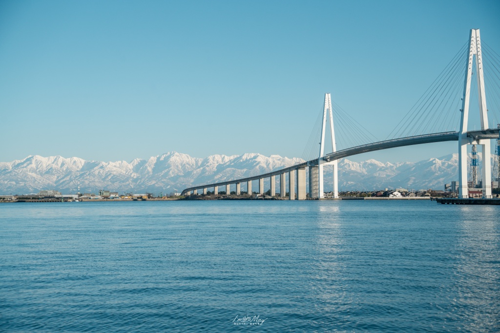 富山攝影記錄|海王丸公園:捕捉「海上貴婦人」與立山連峰的共舞,新湊大橋下的冬日絕景 @偽日本人May.食遊玩樂 富山攝影記錄|海王丸公園:捕捉「海上貴婦人」與立山連峰的共舞,新湊大橋下的冬日絕景 @偽日本人May.食遊玩樂