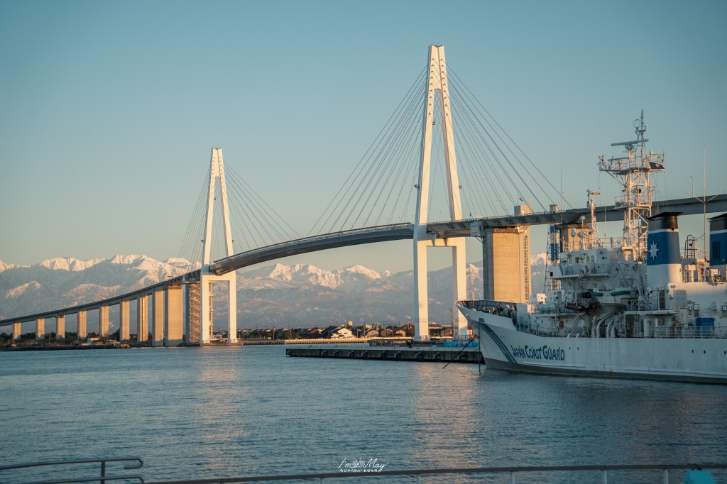 富山攝影記錄|海王丸公園:捕捉「海上貴婦人」與立山連峰的共舞,新湊大橋下的冬日絕景 @偽日本人May.食遊玩樂 富山攝影記錄|海王丸公園:捕捉「海上貴婦人」與立山連峰的共舞,新湊大橋下的冬日絕景 @偽日本人May.食遊玩樂