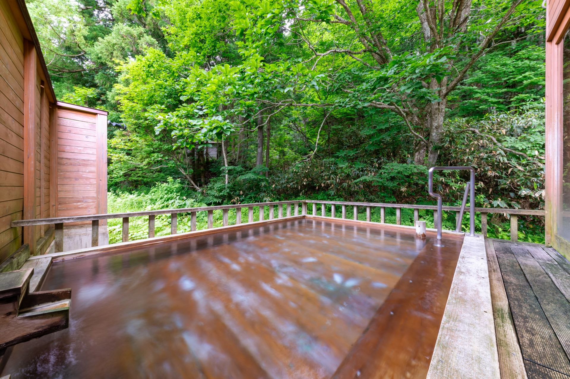 秋田 | 乳頭溫泉巡禮 – 蟹場溫泉：踏過積雪林道，只為隱身原生林中的透明秘湯，感受與自然合一的森林風呂 @偽日本人May．食遊玩樂