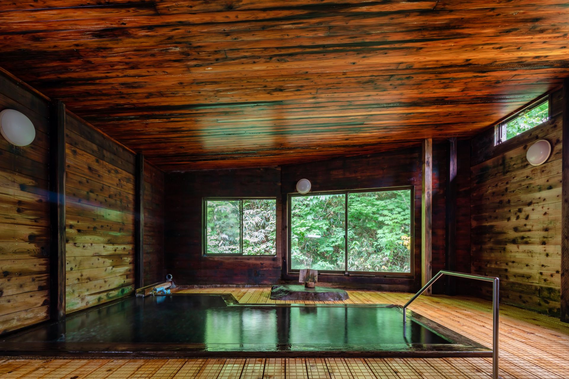 秋田 | 乳頭溫泉巡禮 – 蟹場溫泉：踏過積雪林道，只為隱身原生林中的透明秘湯，感受與自然合一的森林風呂 @偽日本人May．食遊玩樂