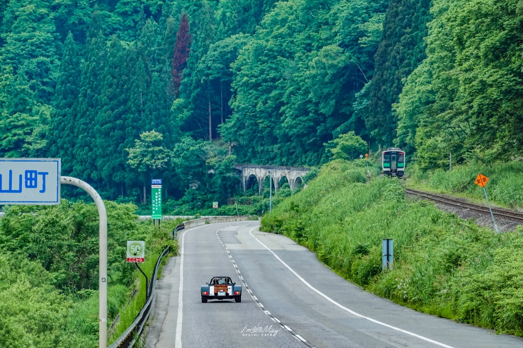 只見線初夏攝影記錄｜「Resort白神號（リゾートしらかみ 橅編成）」駛入只見線：難得一見的新綠鐵道風景 @偽日本人May．食遊玩樂