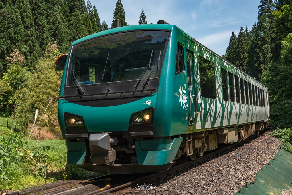 只見線初夏攝影記錄｜「Resort白神號（リゾートしらかみ 橅編成）」駛入只見線：難得一見的新綠鐵道風景 @偽日本人May．食遊玩樂