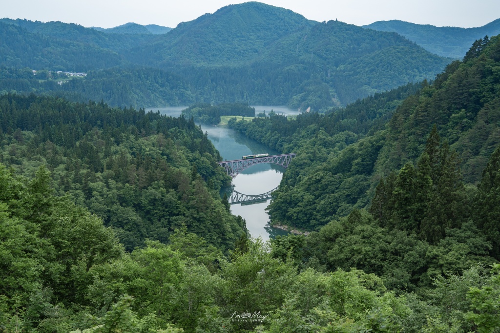 只見線初夏攝影記錄｜「Resort白神號（リゾートしらかみ 橅編成）」駛入只見線：難得一見的新綠鐵道風景 @偽日本人May．食遊玩樂