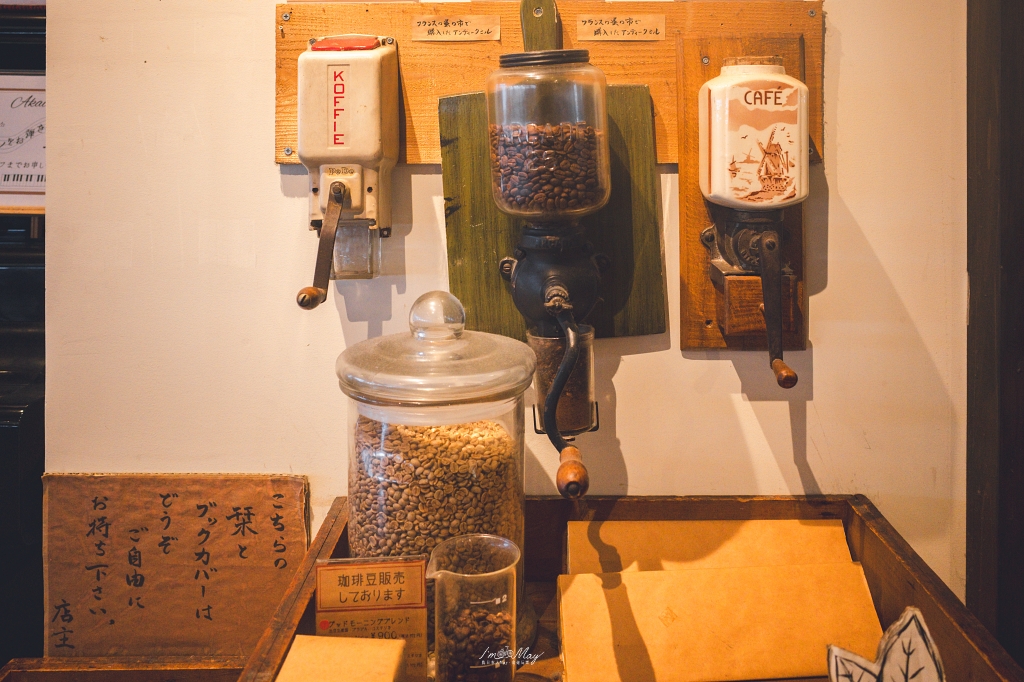 秋田車站咖啡店推薦｜赤居文庫 Cafe：書香咖啡、甜點與適合一人旅的安靜空間 @偽日本人May．食遊玩樂