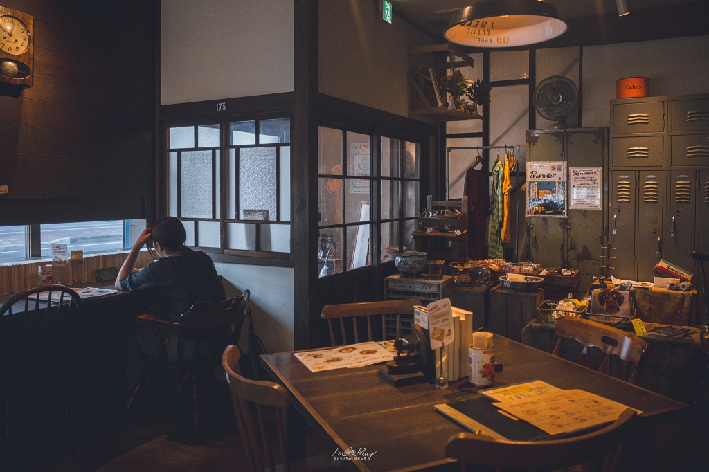 秋田車站咖啡店推薦｜赤居文庫 Cafe：書香咖啡、甜點與適合一人旅的安靜空間 @偽日本人May．食遊玩樂