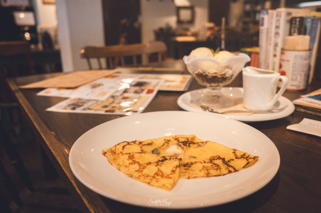 秋田車站咖啡店推薦｜赤居文庫 Cafe：書香咖啡、甜點與適合一人旅的安靜空間 @偽日本人May．食遊玩樂