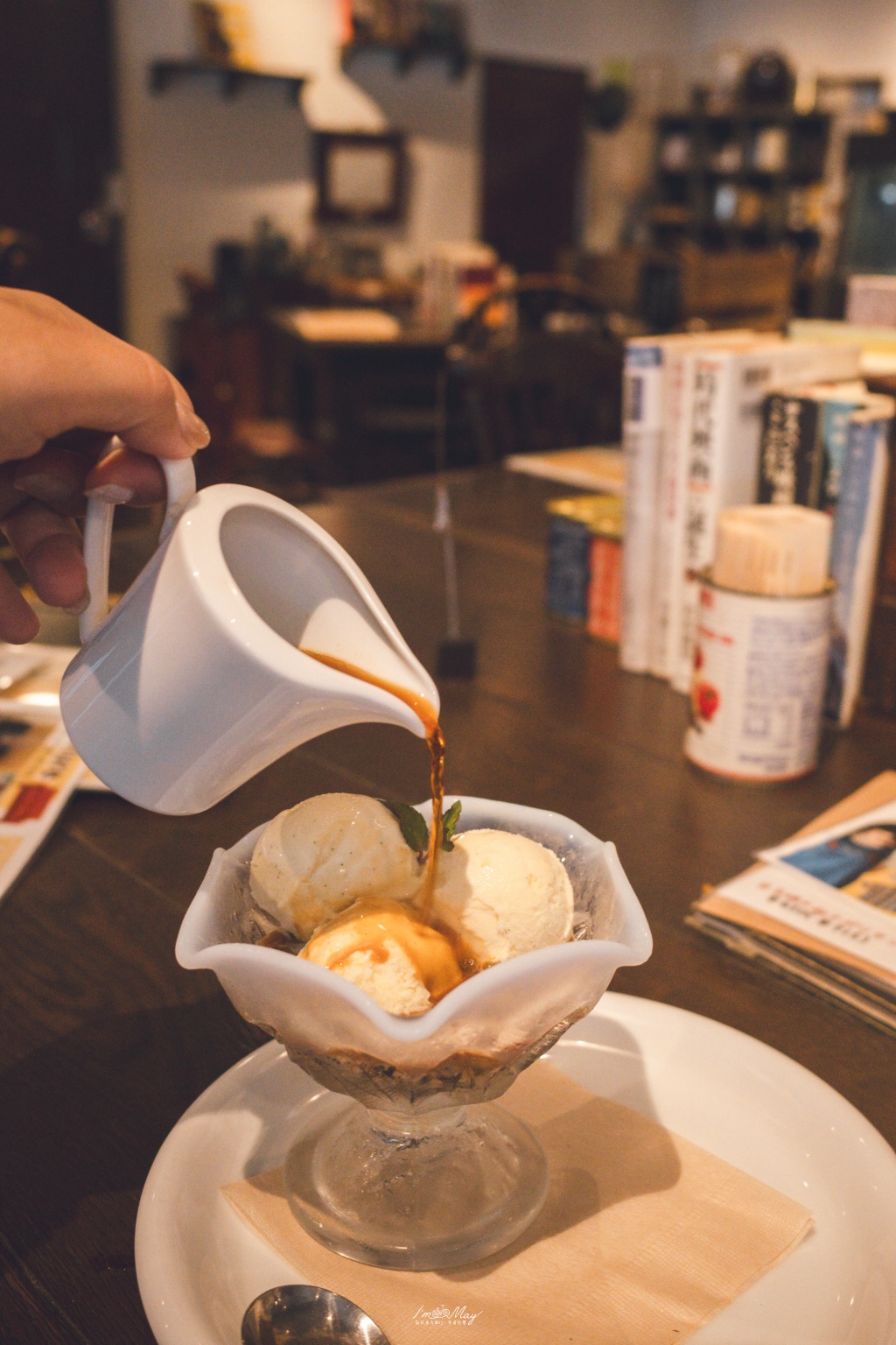 秋田車站咖啡店推薦｜赤居文庫 Cafe：書香咖啡、甜點與適合一人旅的安靜空間 @偽日本人May．食遊玩樂