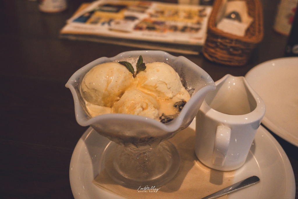 秋田車站咖啡店推薦｜赤居文庫 Cafe：書香咖啡、甜點與適合一人旅的安靜空間 @偽日本人May．食遊玩樂