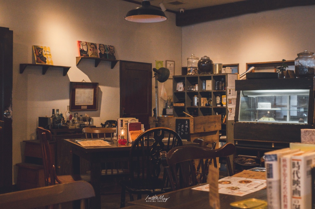 秋田車站咖啡店推薦｜赤居文庫 Cafe：書香咖啡、甜點與適合一人旅的安靜空間 @偽日本人May．食遊玩樂