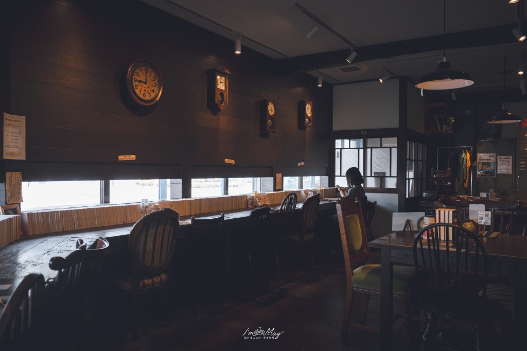 秋田車站咖啡店推薦｜赤居文庫 Cafe：書香咖啡、甜點與適合一人旅的安靜空間 @偽日本人May．食遊玩樂
