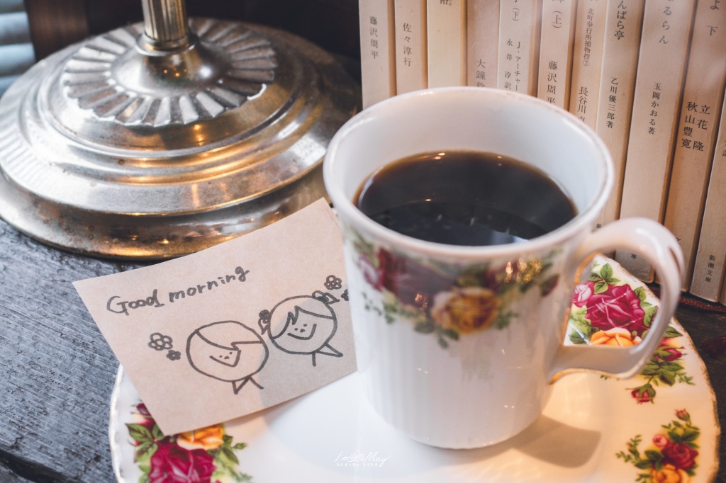 秋田車站咖啡店推薦｜赤居文庫 Cafe：書香咖啡、甜點與適合一人旅的安靜空間 @偽日本人May．食遊玩樂
