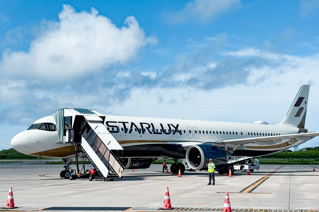 飛行記錄 | 星宇航空 STARLUX Airlines 台中－宮古島 (RMQ-SHI)，台中國際機場出境、貴賓室體驗、機艙娛樂與餐點分享 @偽日本人May．食遊玩樂