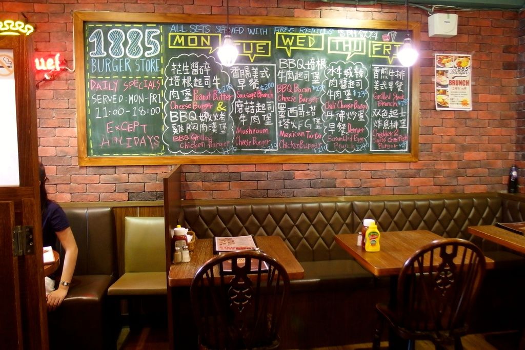 [台北] 1885 Burger Store (市民大道店)。平價好吃的美式餐廳 @偽日本人May．食遊玩樂
