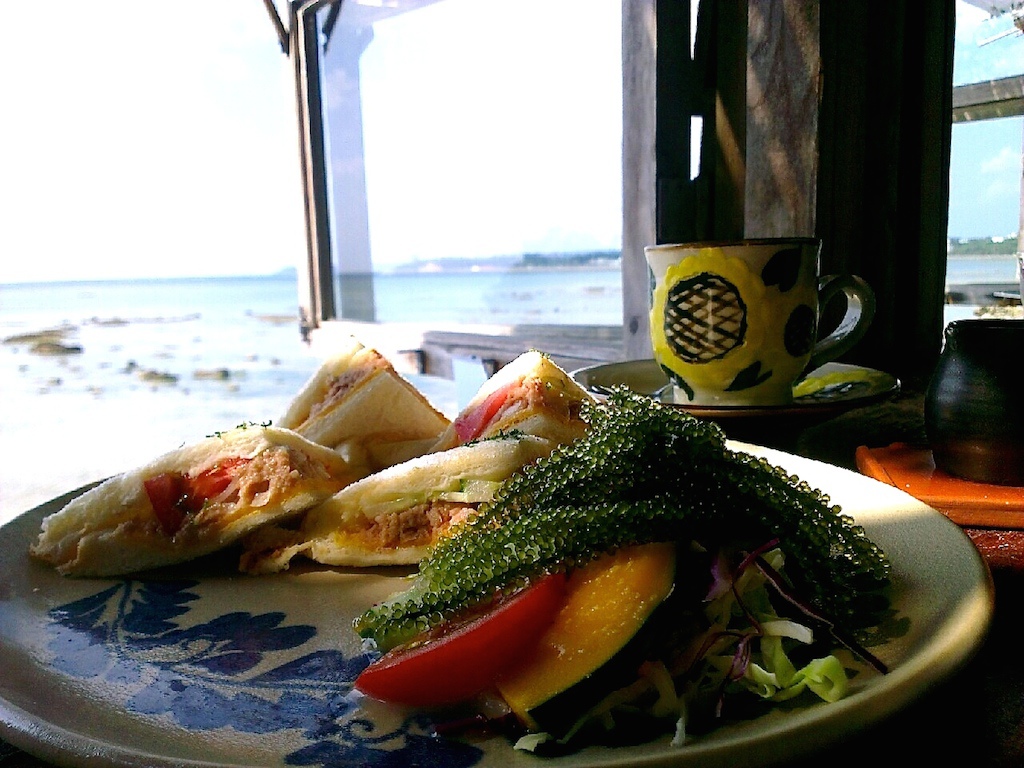 [沖繩] 浜邊の茶屋。在咖啡廳裡享受海風拂過的愜意時光 @偽日本人May．食遊玩樂