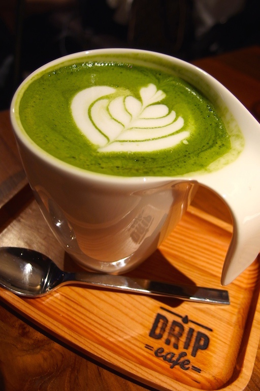 [台北] Drip Cafe 好滴咖啡(忠孝店)。草莓可拿滋依舊好吃的讓人覺得好幸福啊 @偽日本人May．食遊玩樂
