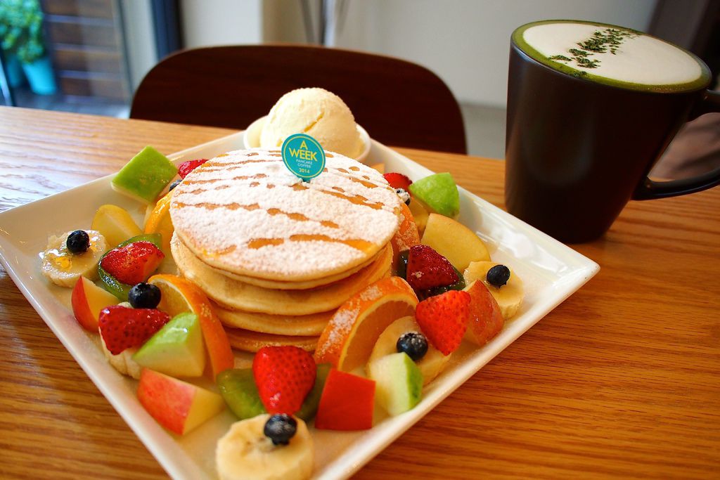 台南、甜點 | A WEEK pancake coffee。色彩繽紛的水果鬆餅喚起心底的少女心~女孩兒們必訪啊!!! @偽日本人May．食遊玩樂