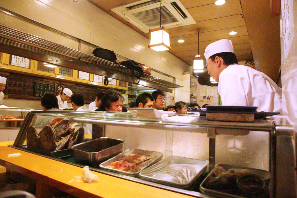 東京築地市場 | 鼎鼎大名『築地  壽司大』。徹夜排隊才吃得到的極美味壽司 (附排隊攻略) @偽日本人May．食遊玩樂