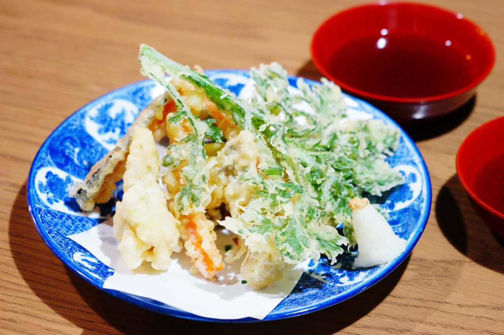 福島 | 大內宿名物「三澤屋 大蔥蕎麥麵」，就是不給筷子，體驗用蔥大口吃麵 @偽日本人May．食遊玩樂