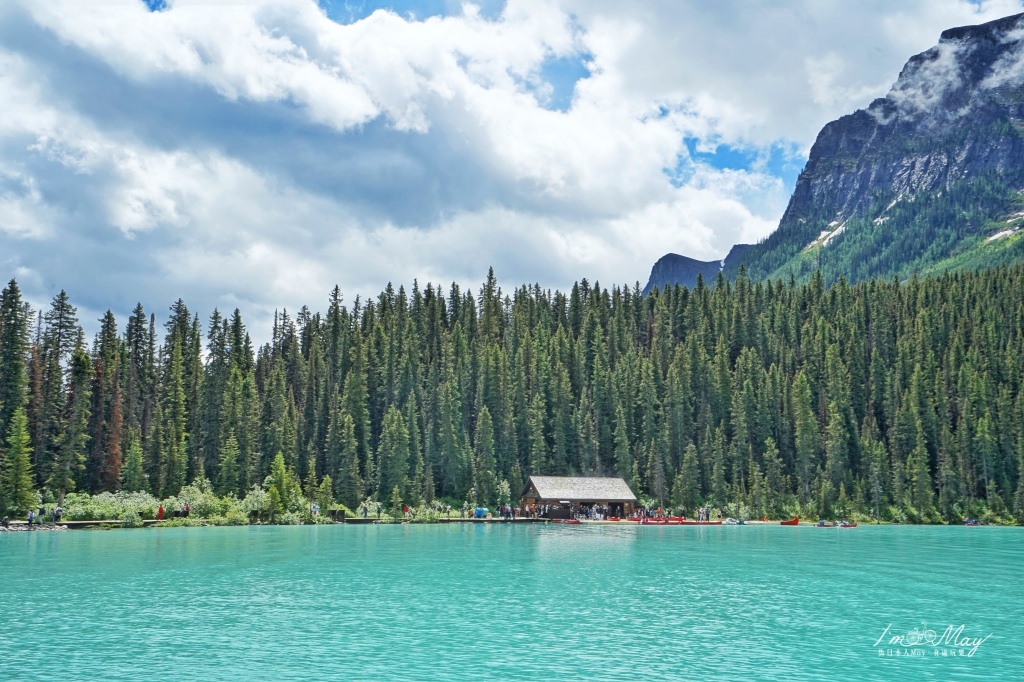 加拿大洛磯山脈之旅 | 染上Tiffany藍的Lake Louise露易絲湖，就像是隱於山林超塵脫俗的藍寶石 (班夫國家公園) @偽日本人May．食遊玩樂