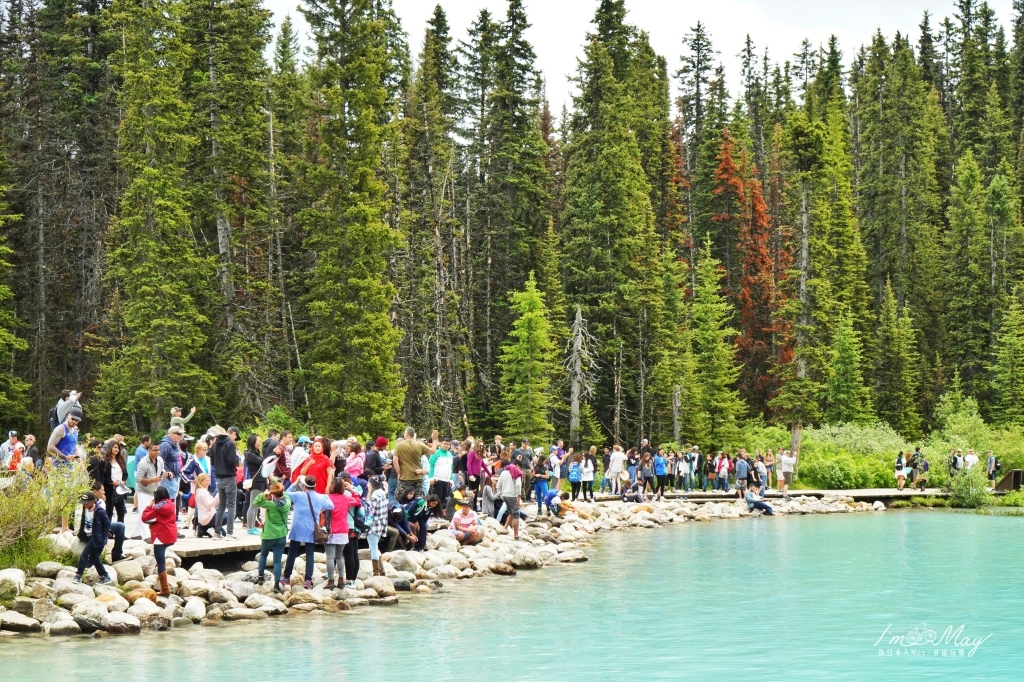 加拿大洛磯山脈之旅 | 染上Tiffany藍的Lake Louise露易絲湖，就像是隱於山林超塵脫俗的藍寶石 (班夫國家公園) @偽日本人May．食遊玩樂
