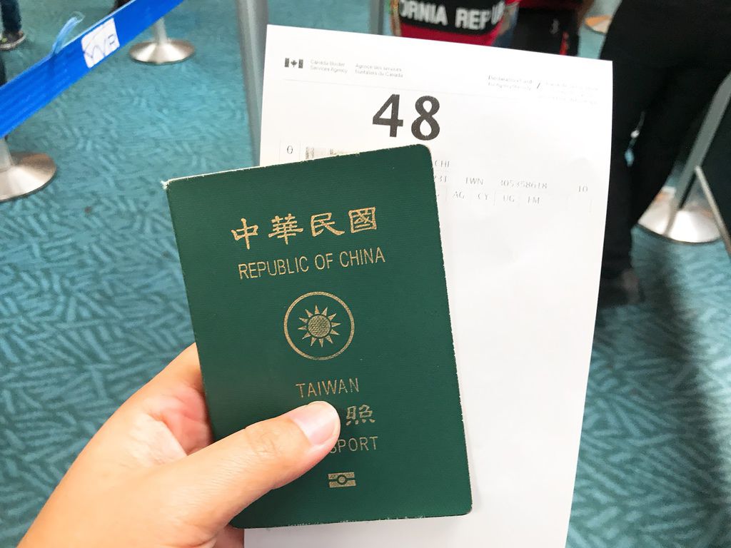 搭乘香港航空商務艙前往溫哥華，展開難忘的北美之旅 | 申請簽證、出入境資訊、WIFI使用、交通分析、景點美食 (自助行程規劃) @偽日本人May．食遊玩樂